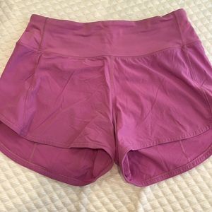 Lululemon Speed up Size 4 lavender shorts